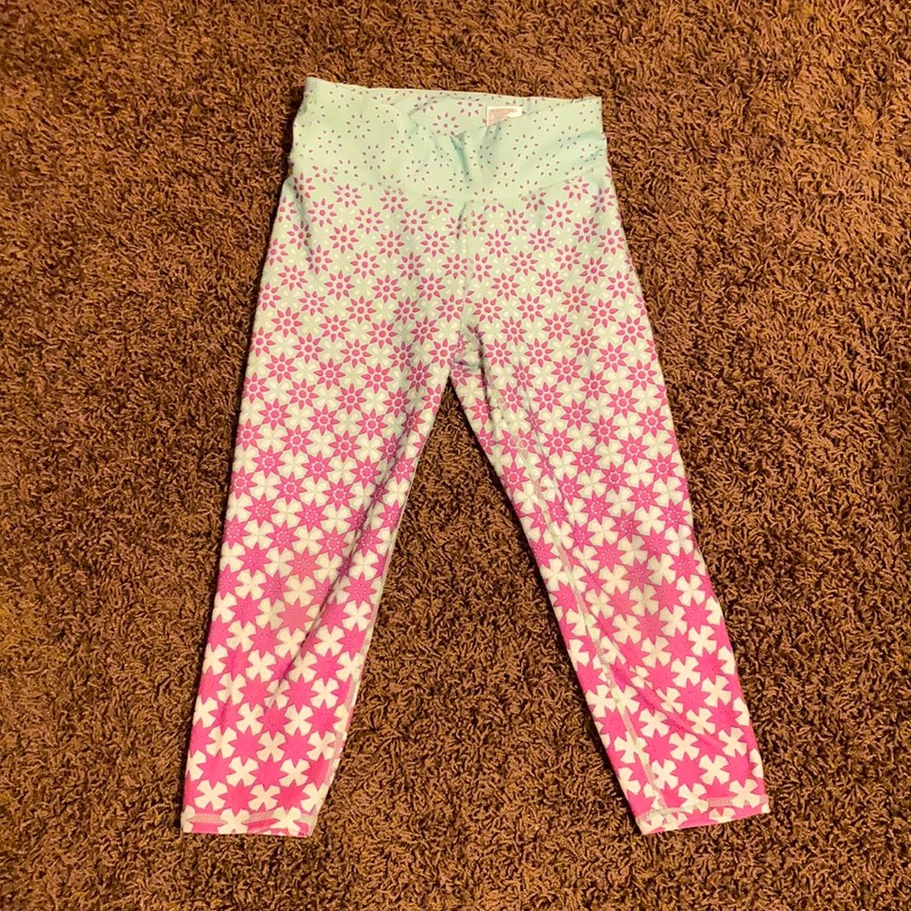 Patterned capris size Medium